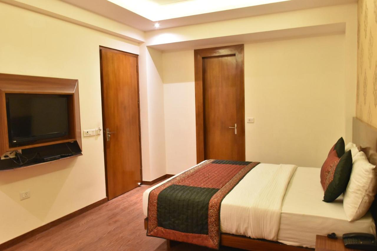 Hotel Lohias Delhi Airport Нью-Дели Экстерьер фото