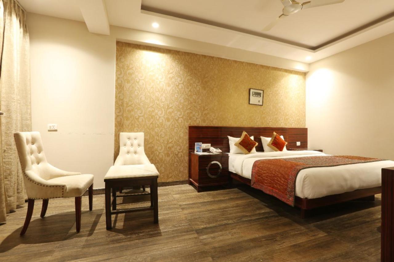 Hotel Lohias Delhi Airport Нью-Дели Экстерьер фото