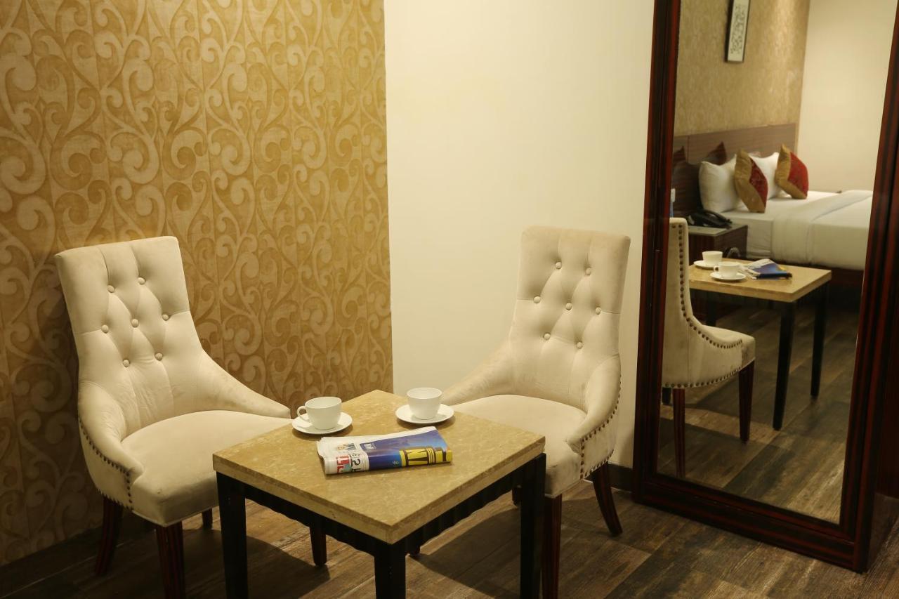 Hotel Lohias Delhi Airport Нью-Дели Экстерьер фото