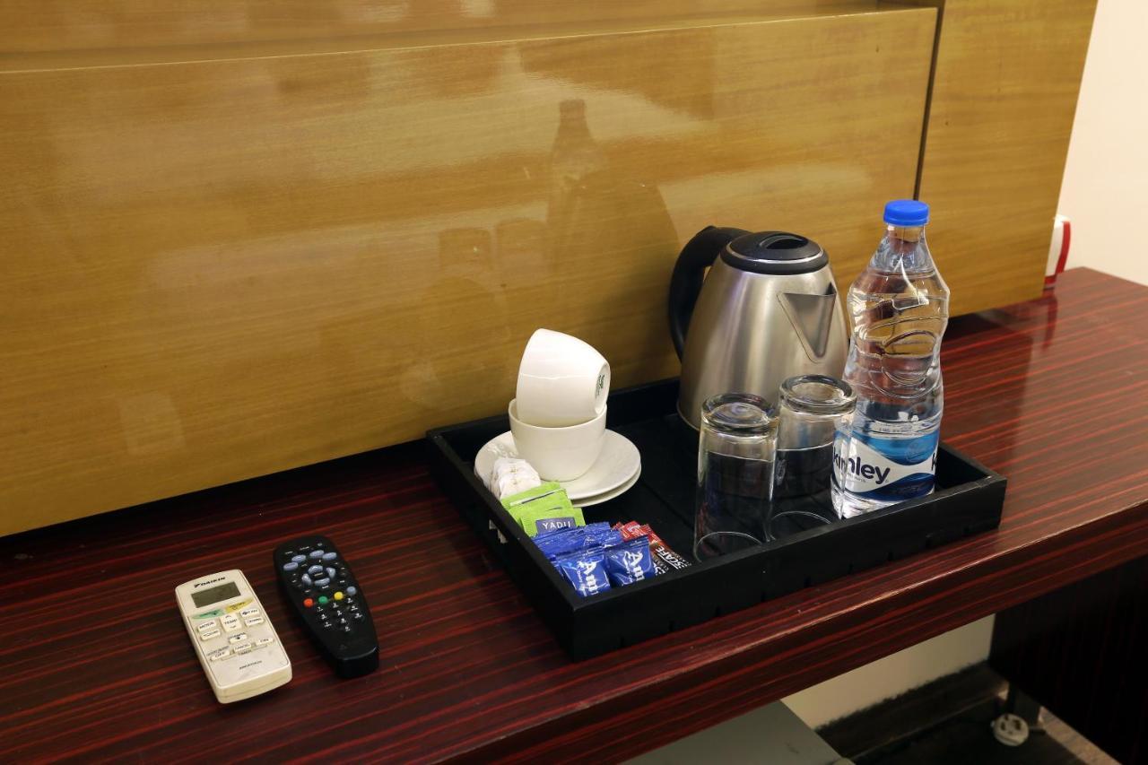 Hotel Lohias Delhi Airport Нью-Дели Экстерьер фото