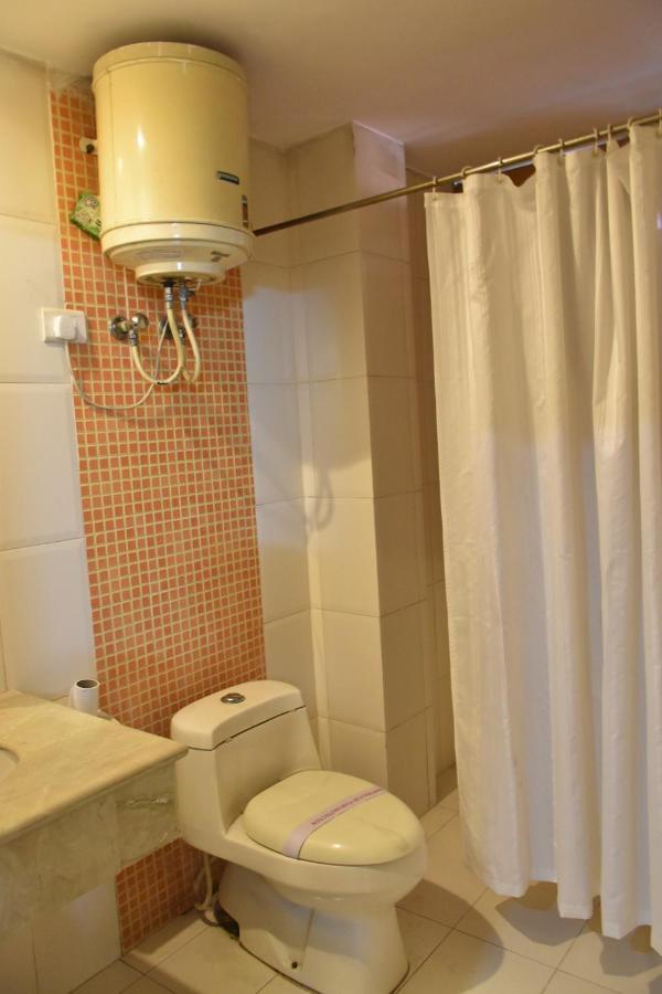 Hotel Lohias Delhi Airport Нью-Дели Экстерьер фото