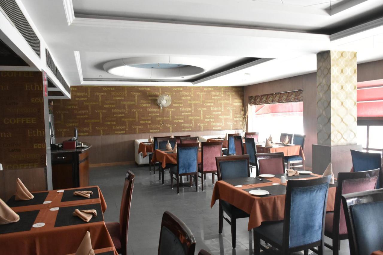 Hotel Lohias Delhi Airport Нью-Дели Экстерьер фото