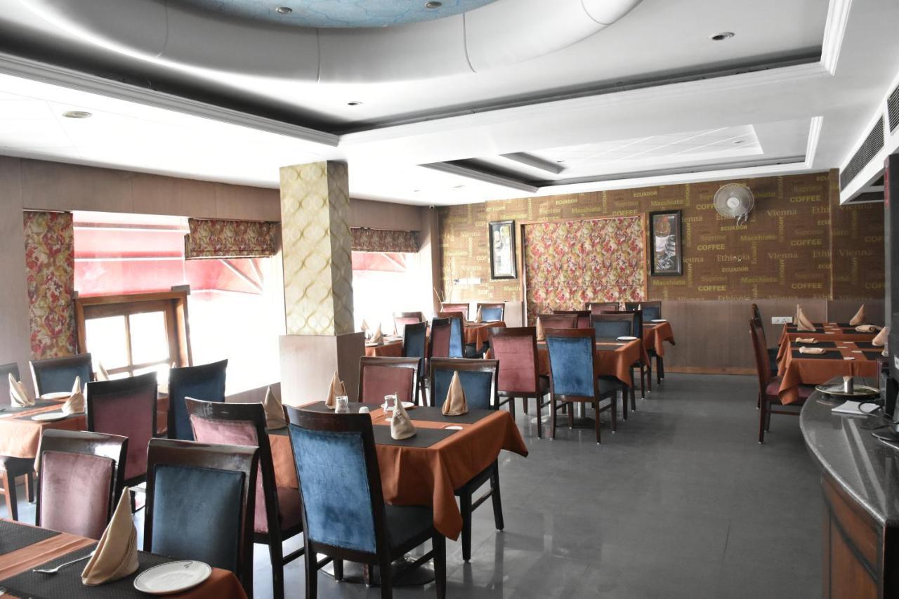 Hotel Lohias Delhi Airport Нью-Дели Экстерьер фото