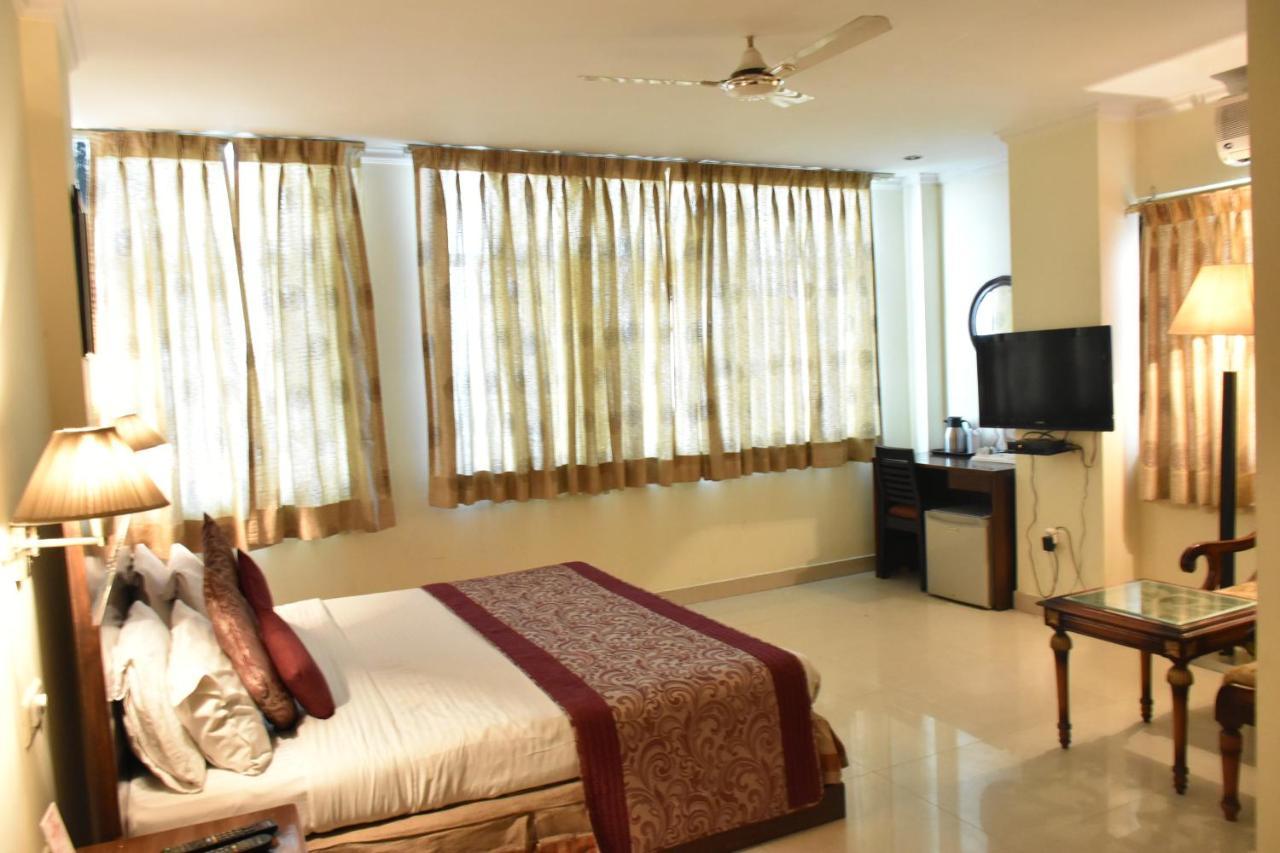Hotel Lohias Delhi Airport Нью-Дели Экстерьер фото