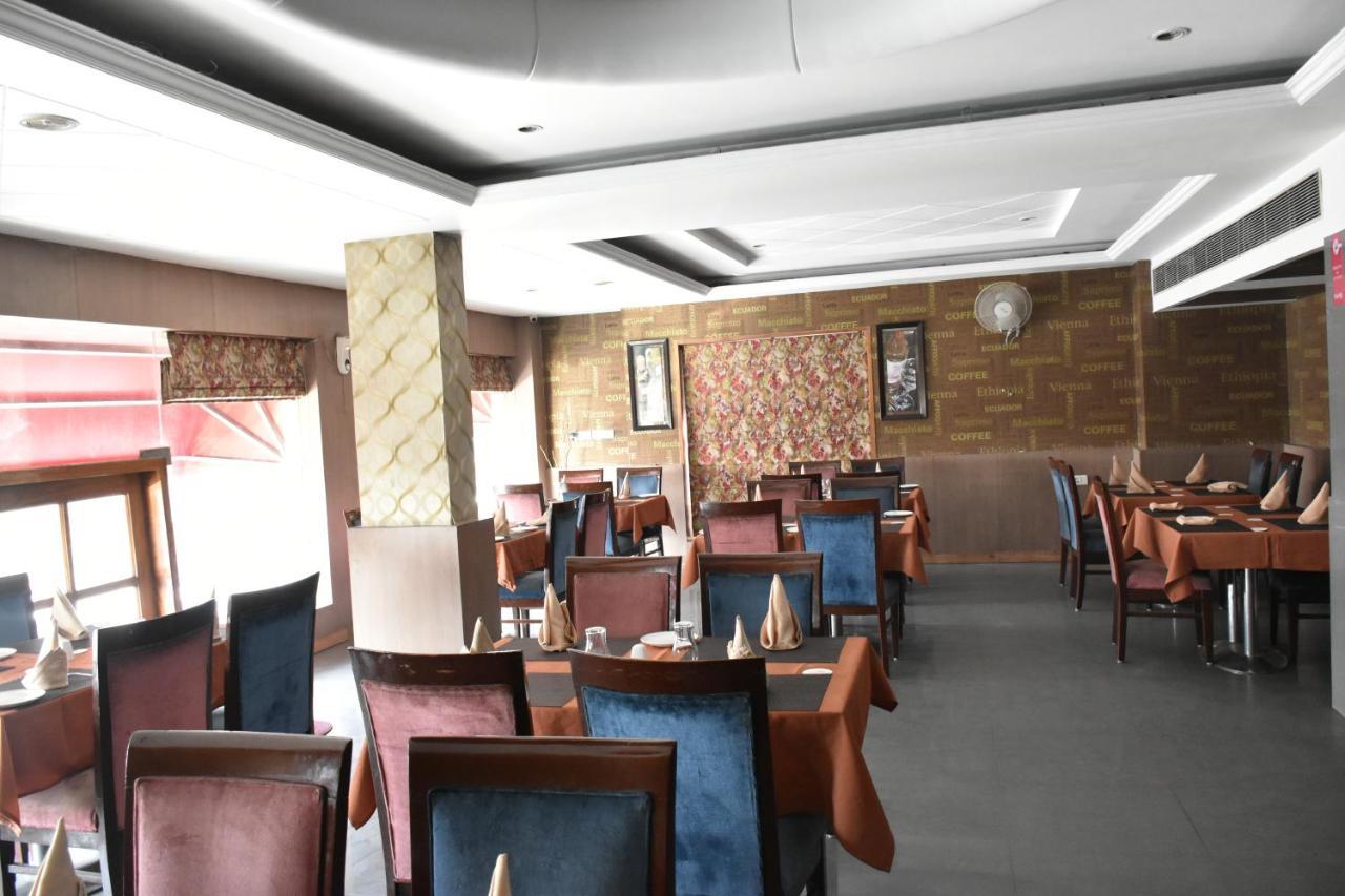 Hotel Lohias Delhi Airport Нью-Дели Экстерьер фото