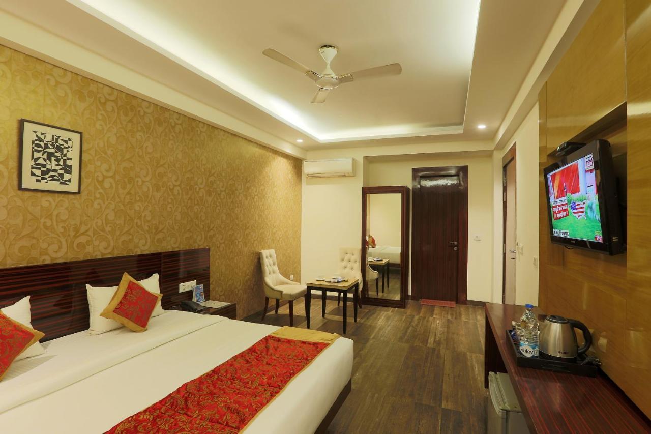 Hotel Lohias Delhi Airport Нью-Дели Экстерьер фото
