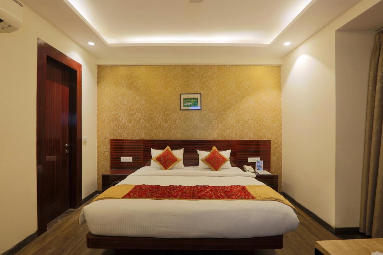 Hotel Lohias Delhi Airport Нью-Дели Экстерьер фото