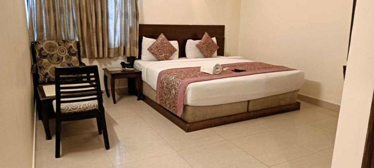 Hotel Lohias Delhi Airport Нью-Дели Экстерьер фото