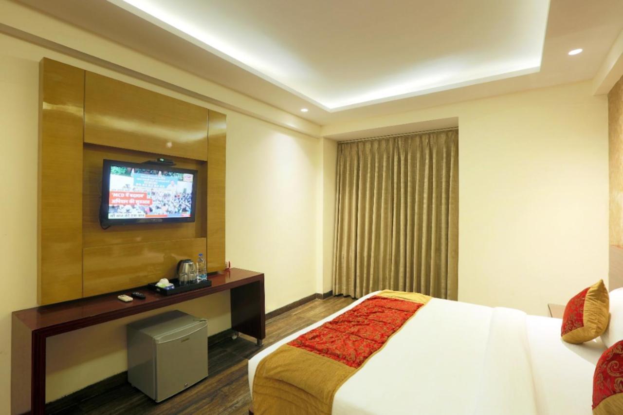 Hotel Lohias Delhi Airport Нью-Дели Экстерьер фото